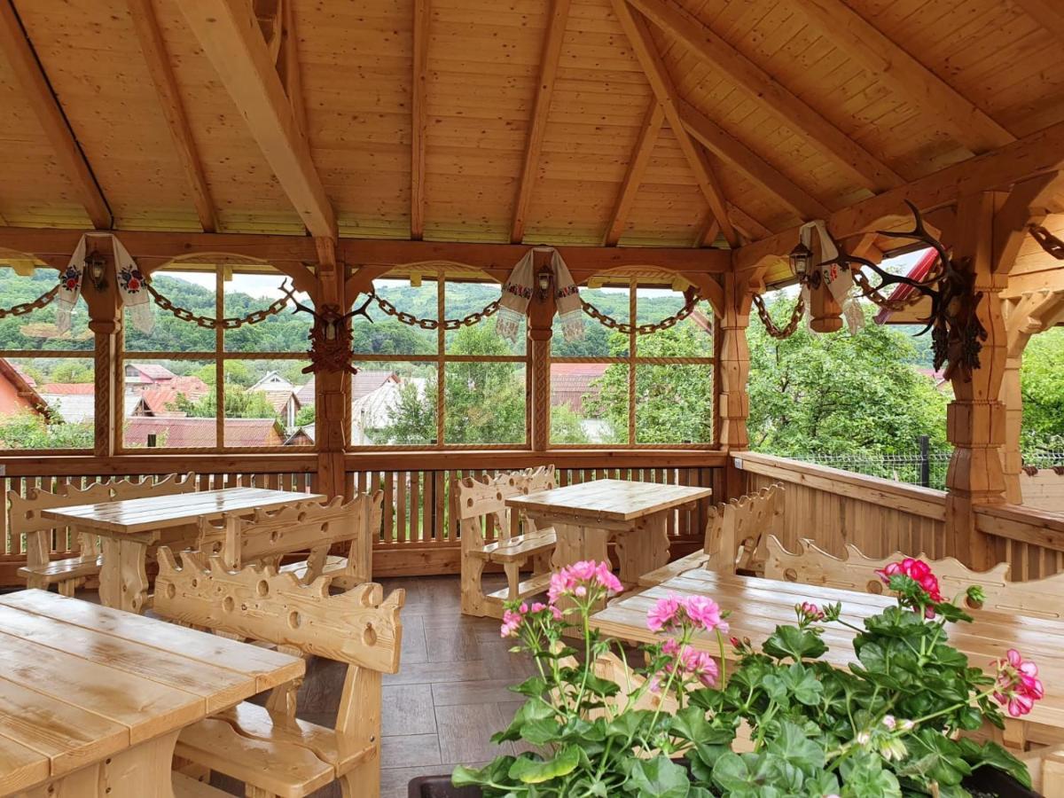 Casa Alexandru - Locul In Care Te Simti Acasa Hotel Viseu de Jos Bagian luar foto